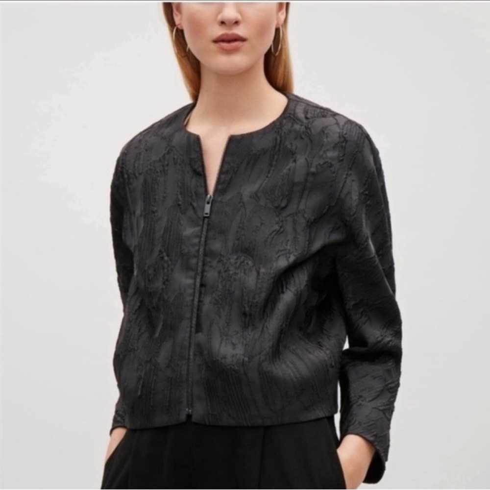 𝙲𝙾𝚂 Light weigh textured bomber jacket in Black Size 4